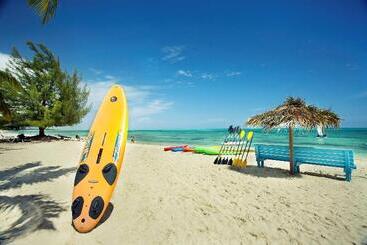 هتل Viva Fortuna Beach By Wyndham, A Trademark All Inclusive