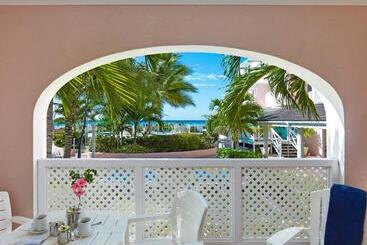 استراحتگاه Butterfly Beach
