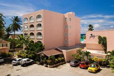 استراحتگاه Butterfly Beach