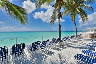 استراحتگاه Butterfly Beach