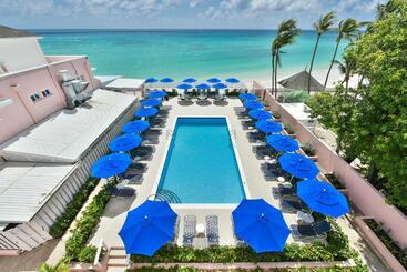 استراحتگاه Butterfly Beach