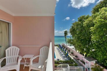 استراحتگاه Butterfly Beach