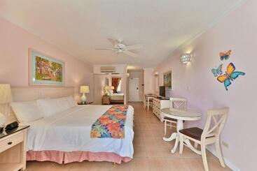 استراحتگاه Butterfly Beach