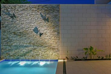 استراحتگاه Butterfly Beach