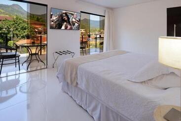 هتل Angra Boutique