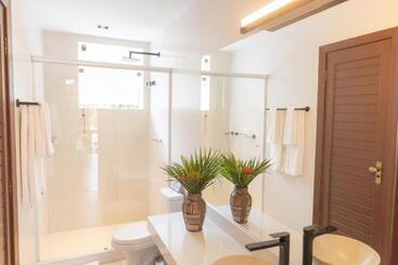 هتل Angra Boutique