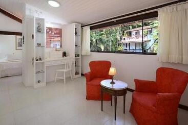 هتل Angra Boutique