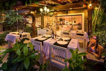 هتل Angra Boutique