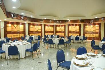 ホテル Golden Park Internacional Foz & Convenções