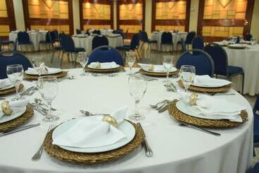 ホテル Golden Park Internacional Foz & Convenções