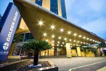 ホテル Golden Park Internacional Foz & Convenções