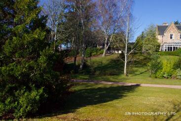 هتل Inverness Lochardil House