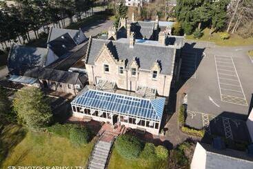 هتل Inverness Lochardil House