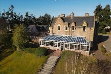 هتل Inverness Lochardil House