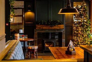 هتل The Balavoulin   Pub With Rooms