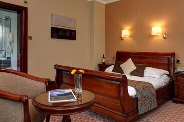هتل Lake District Castle Inn