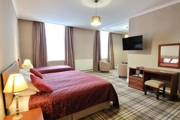 Cross Keys Hotel, Kelso