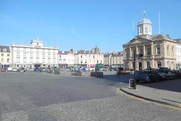 Cross Keys Hotel, Kelso