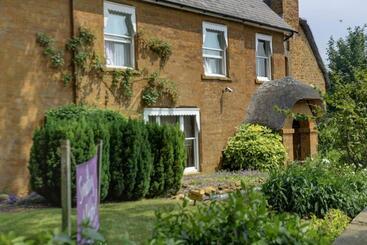 هتل Banbury Wroxton House