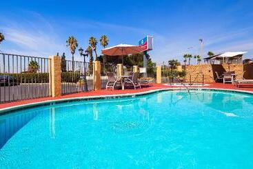 هتل Best Western Plus Grim S Dyke