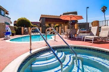 هتل Best Western Plus Grim S Dyke
