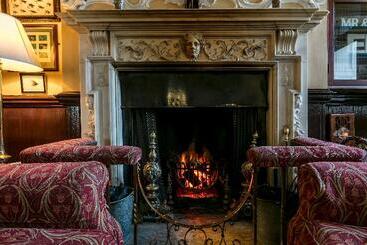 هتل Ednam House