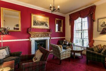 هتل Ednam House
