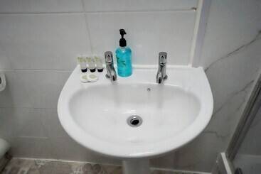 هتل Gatwick Birchwood Lodge