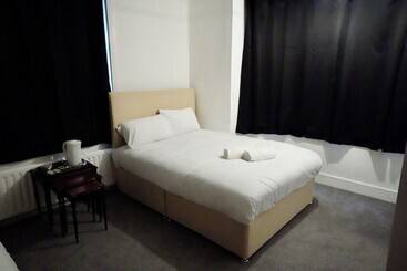 هتل Gatwick Birchwood Lodge