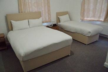 هتل Gatwick Birchwood Lodge