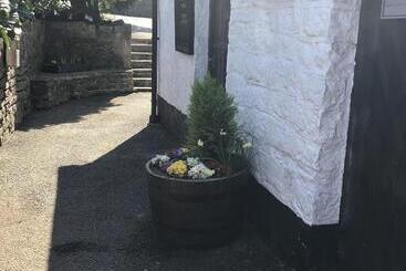 هتل The Dog & Partridge Country Inn