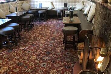 هتل The Dog & Partridge Country Inn
