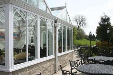 هتل The Dog & Partridge Country Inn