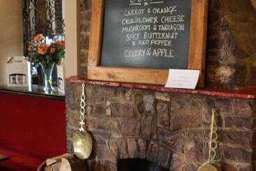 هتل The Dog & Partridge Country Inn