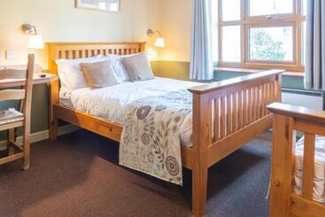 هتل The Half Moon Inn And Country Lodge