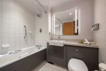 هتل Doubletree By Hilton  Swindon