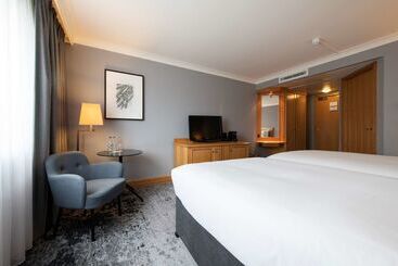 هتل Doubletree By Hilton  Swindon