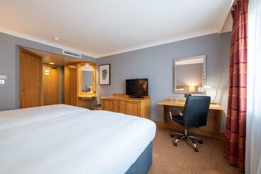 هتل Doubletree By Hilton  Swindon