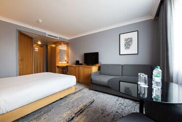 هتل Doubletree By Hilton  Swindon