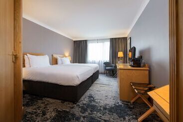 هتل Doubletree By Hilton  Swindon