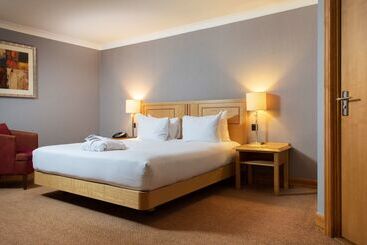 هتل Doubletree By Hilton  Swindon