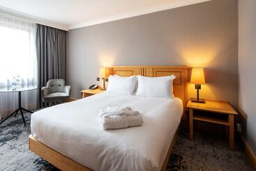 هتل Doubletree By Hilton  Swindon