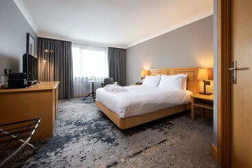 هتل Doubletree By Hilton  Swindon