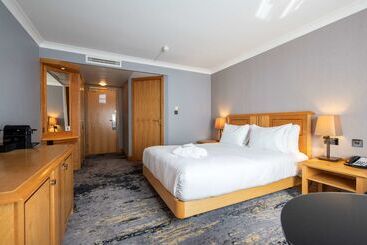 هتل Doubletree By Hilton  Swindon