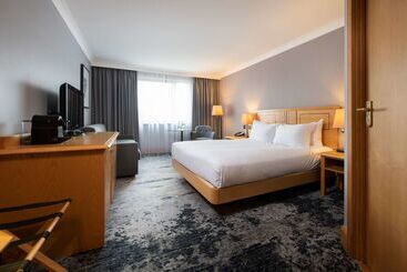 هتل Doubletree By Hilton  Swindon