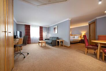 هتل Doubletree By Hilton  Swindon