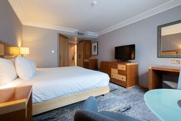 هتل Doubletree By Hilton  Swindon