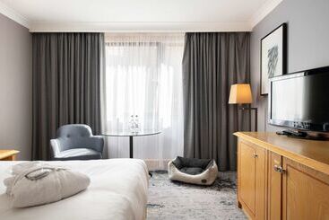 هتل Doubletree By Hilton  Swindon