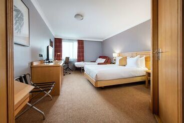 هتل Doubletree By Hilton  Swindon