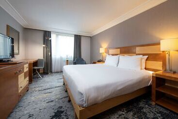 هتل Doubletree By Hilton  Swindon